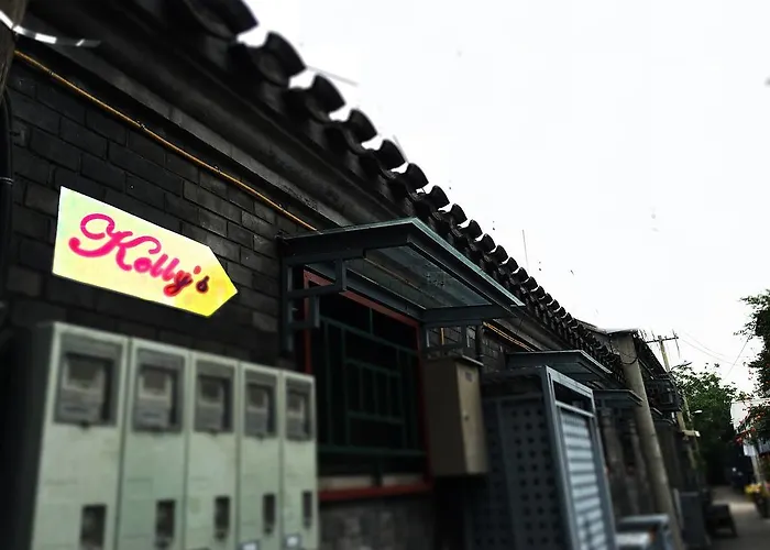 Kelly'S Courtyard Hotel