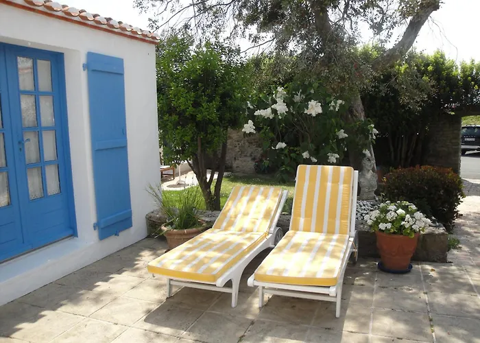 Le Buzet Bleu Bed & Breakfast