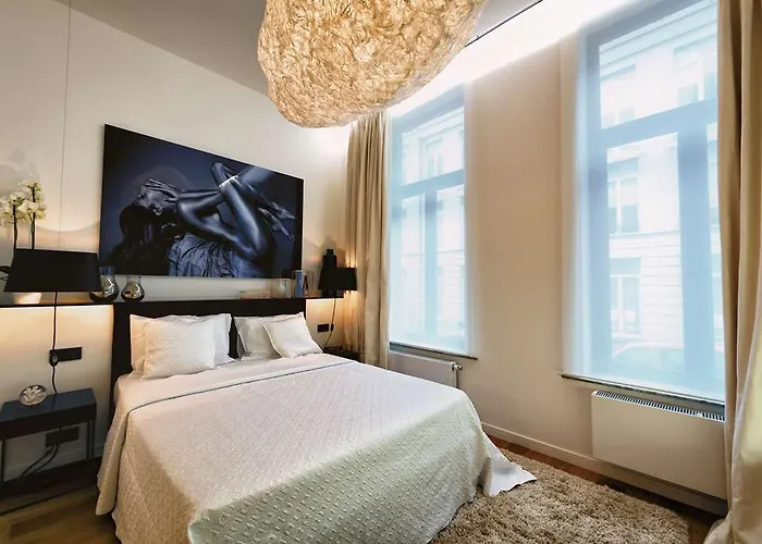 Charles Home Amazone