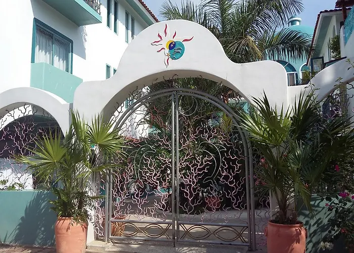 Delphinus Inn