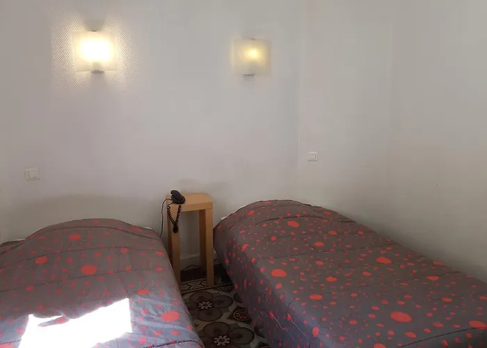 Hotel Des Poetes Avec Parking Sur Reservation