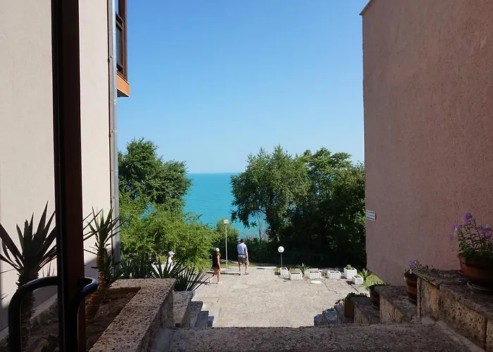 Bisser Hotel - Free Parking - Free Pool Access