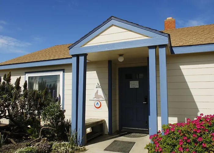 Hi Pigeon Point Lighthouse Hostel