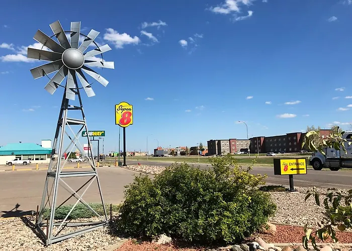 Super 8 By Wyndham Kindersley