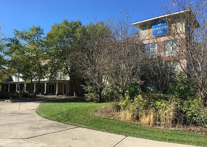 Norwood Inn And Suites Chaska