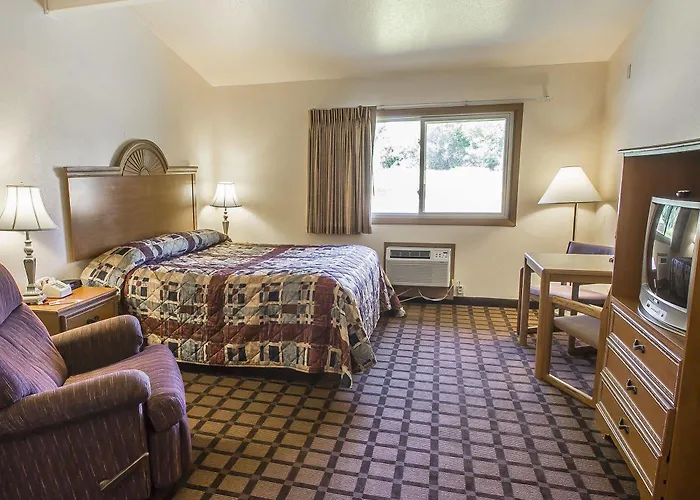 Econo Lodge Inn & Suites Menomonie