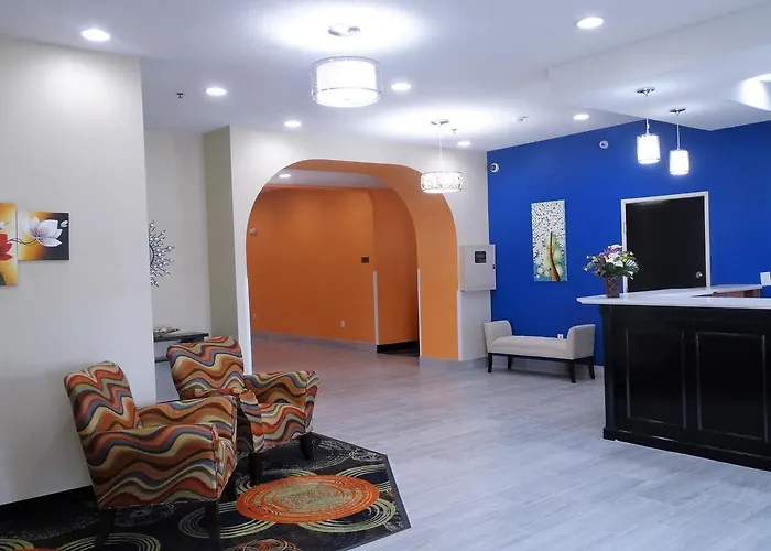 Oak Tree Inn & Suites
