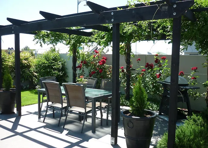 Courtenay B & B