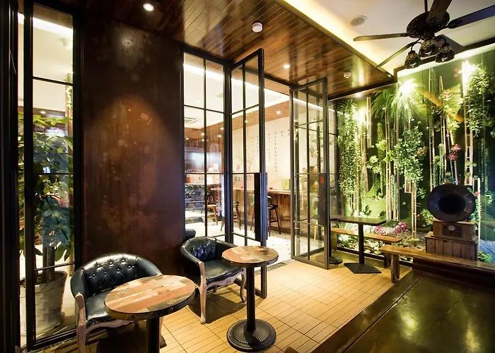 Qingdao Mg Hotel L Walking Distance To The Beach & Railway Station & St Michaels Cathedral