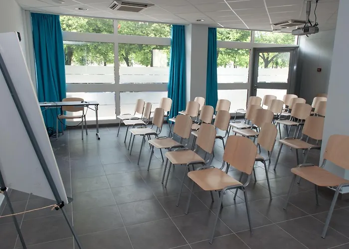 Logis Hotel Du Parc-Restaurant - Le Rouget De Lisle