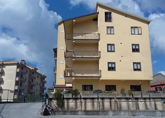 Hotel Caimo Bed-Breakfast