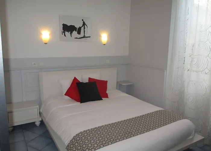 Hotel La Tour Des Fees