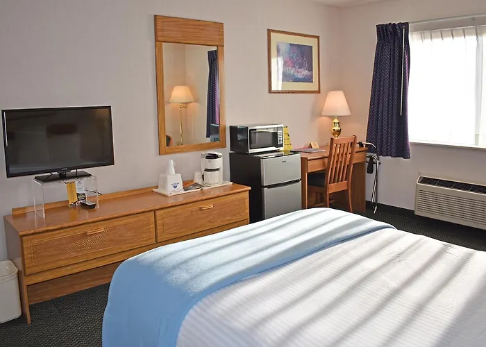 Americas Best Value Inn & Suites - Tahquamenon Country