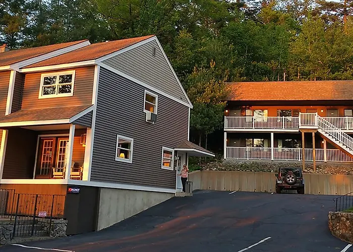 Birch Knoll Motel