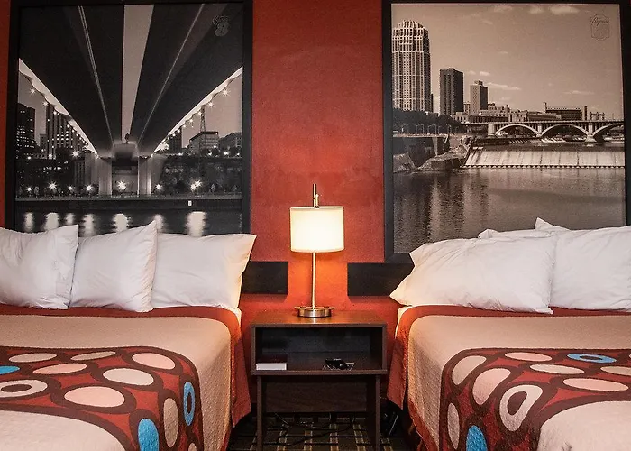 Super 8 By Wyndham Brooklyn Center/Mpls