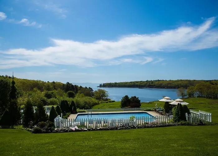 Strawberry Hill Seaside Inn