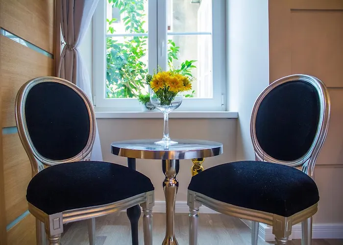 Peninsula Luxury Rooms