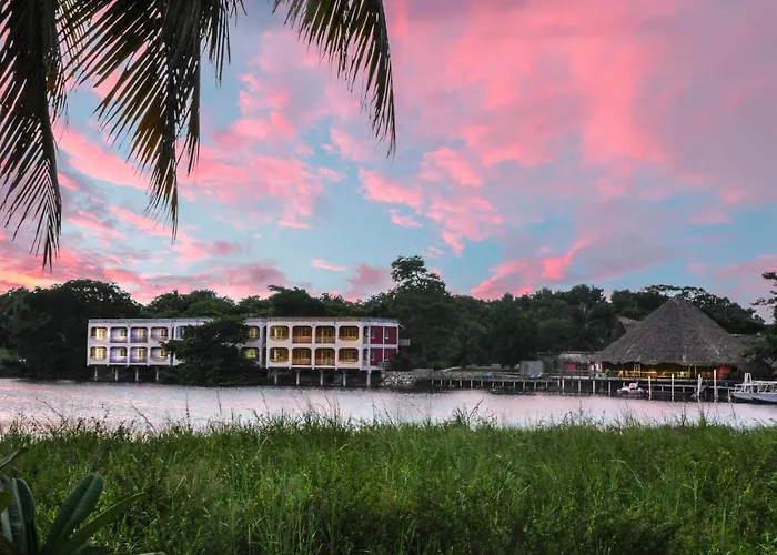 Lamanai Hotel & Marina
