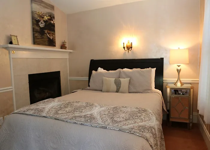 Martha'S Vineyard B & B