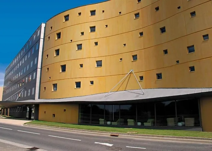 Standing Hotel Suites By Actisource