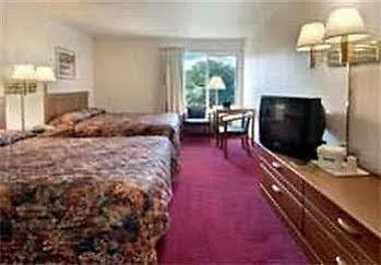 Travelers Inn Convention Ctr