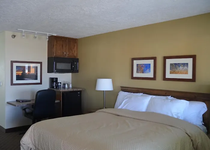 Rodeway Inn & Suites