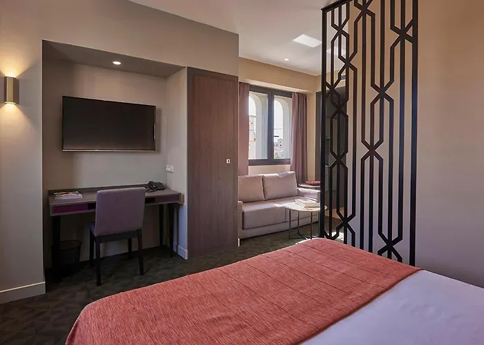 M Suite Hotel