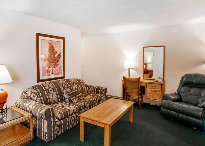 Quality Inn & Suites Bremerton Near Naval Shipyard