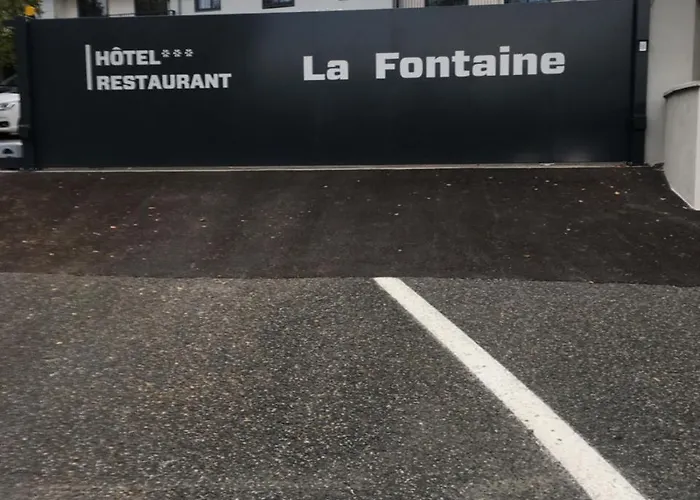 Hotel Logis Restaurant La Fontaine
