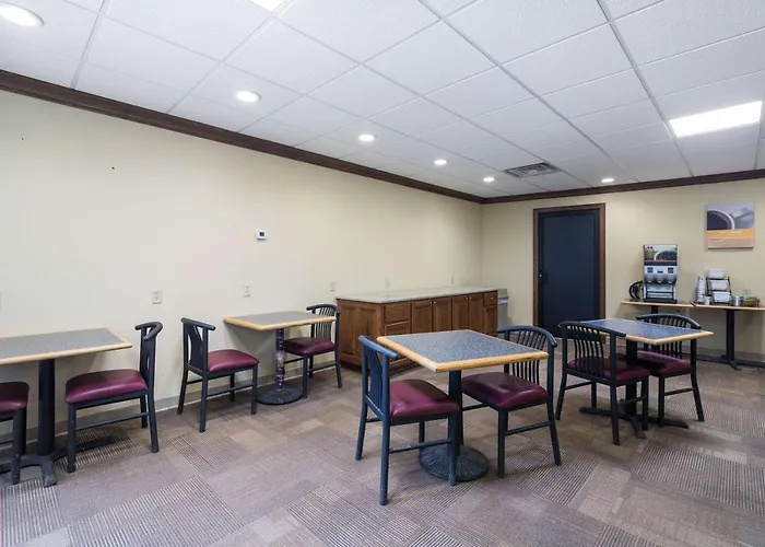 Badlands Inn & Suites