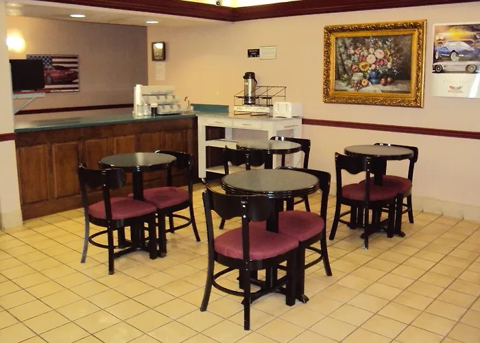 Country Hearth Inn - Bowling Green