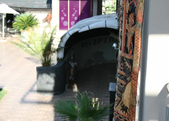 Africa Centre - Airport Leisure Hotel, Guest Lodge And Travel Centre