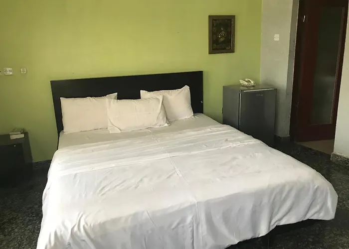 Pentagon Luxury Suites