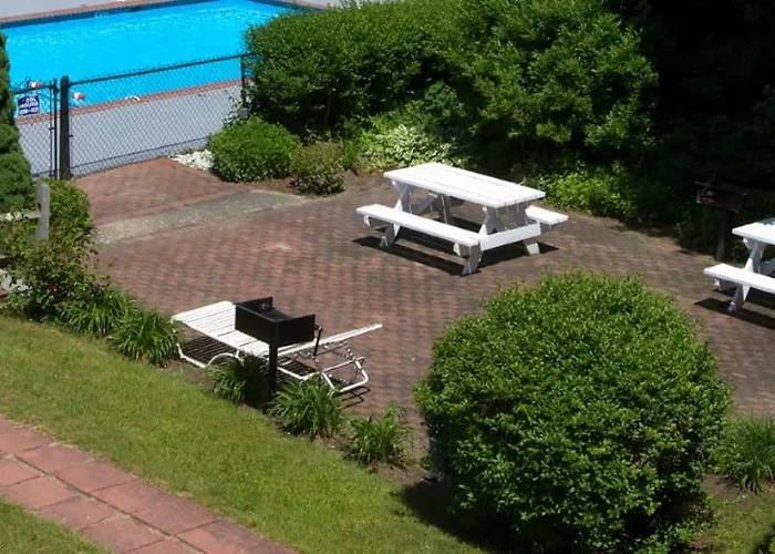 The Cove Motel