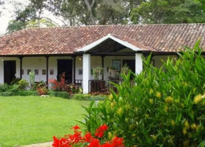 Hotel Hacienda El Roble