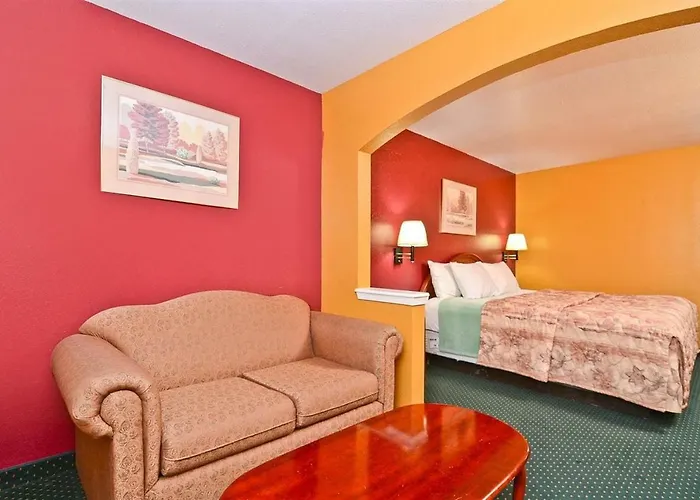 Pine Point Inn & Suites