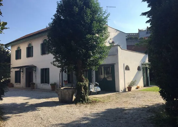 Casa Lunia Guesthouse