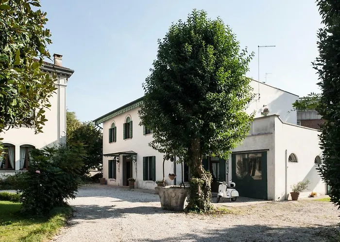 Casa Lunia Guesthouse