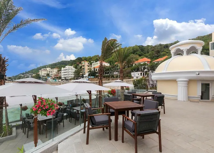 Marine Hotel & Apartment