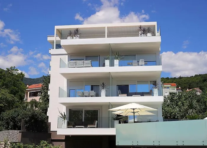 New Apartment With Swimming Pool Near The Beach