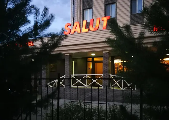 Salut Hotel
