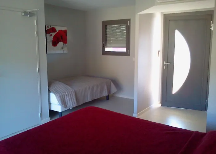 Logis Hotels - Hotel Et Restaurant Le Relais Des Garrigues