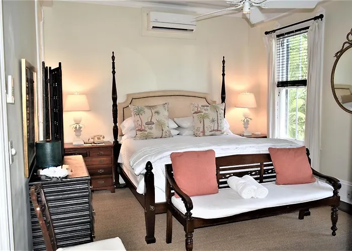 Simonton Court Historic Inn & Cottages