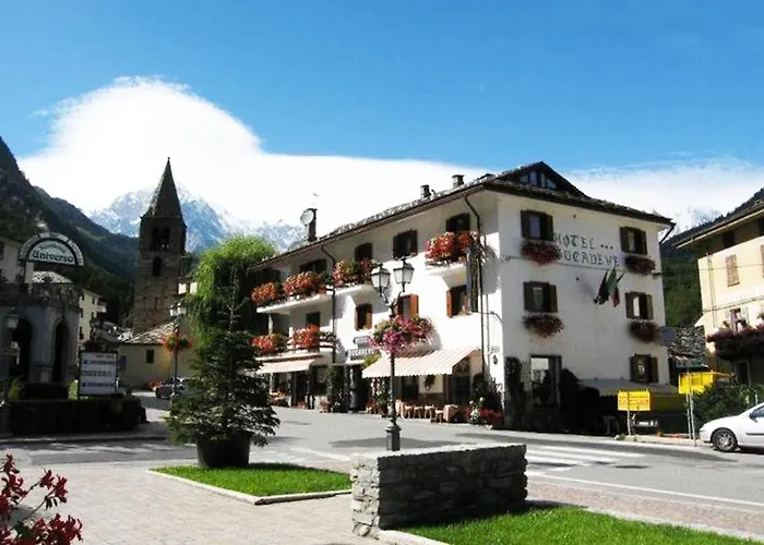 Hotel Bucaneve