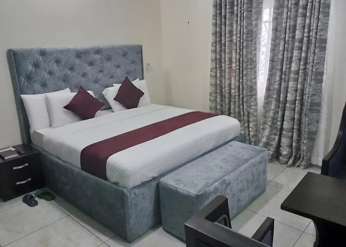 Blooms Spot Hotel And Apartment