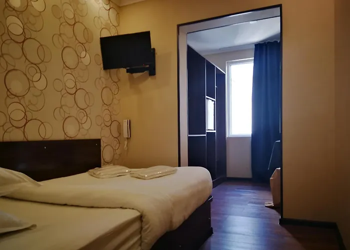 Salut Hotel
