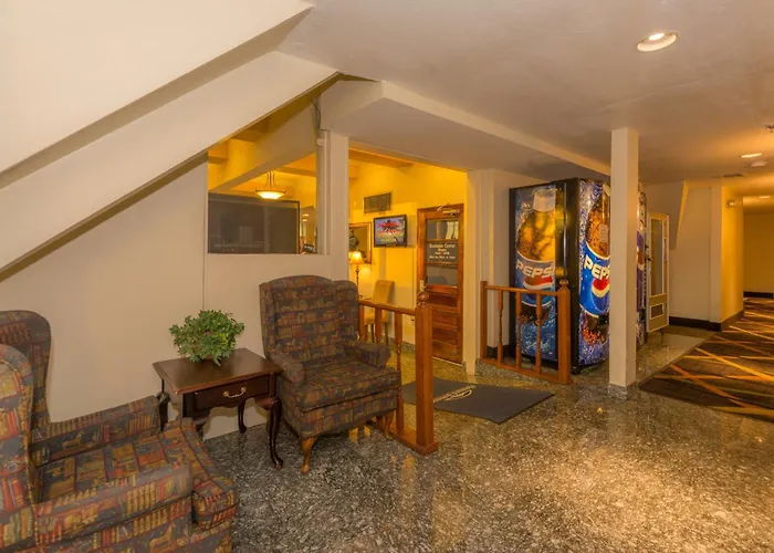 Howard Johnson By Wyndham Oklahoma City Okc Airport, Near Fairgrounds, I40, Free Hot Breakfast, And Pool
