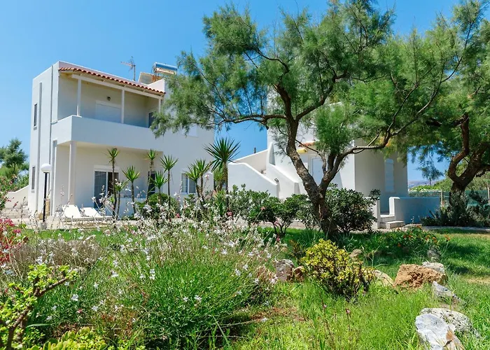 Zefyros Apartments And House
