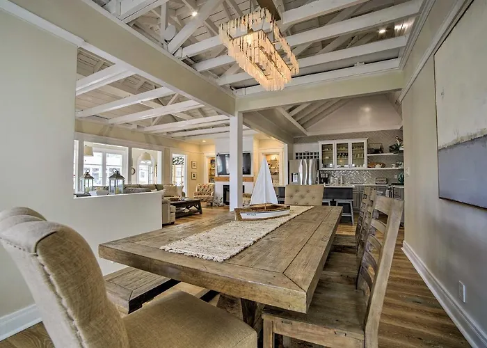 Charming Renovated Avalon Townhome, Walk To Beach!