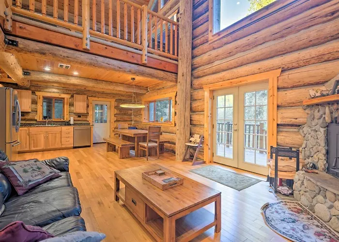 Riverfront Cabin W/ Hot Tub: 2 Mi To Eagle Falls